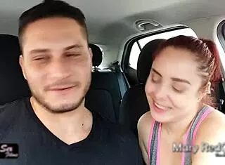 O boy da academia me seguiu cantou e fodeu minha buceta no banho