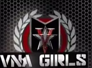 Lauren Phillips Kneels on Bed to Deepthroat Huge Cock