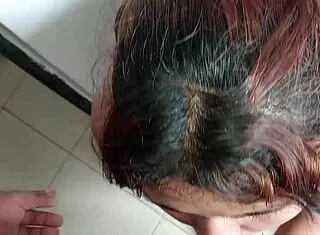 delivery guy sneaks in for steamy amateur romp with curvy latina