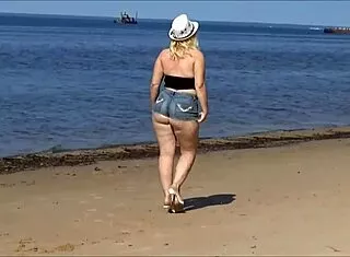 big butts tease from tight jeans shorts
