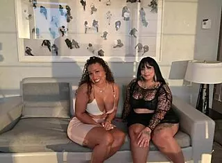 Big ass lesbians sunny bunny labelladiablax fuck cum facial orgy