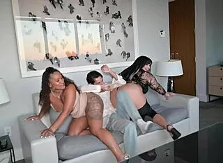 Big ass lesbians sunny bunny labelladiablax fuck cum facial orgy