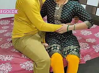 Husband Enjoys Another Woman While Komal Is Out