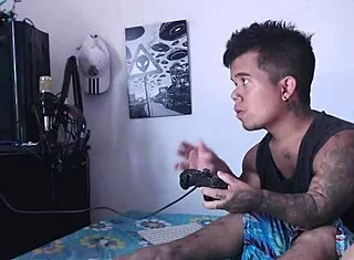 DWARF PLAYS VIDEO GAMES STEPSIS ARRIVES HORNY SUCKS HIS COCK!
