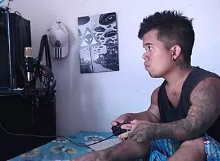 DWARF PLAYS VIDEO GAMES STEPSIS ARRIVES HORNY SUCKS HIS COCK!