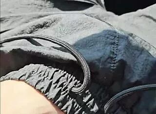 barefoot kontessa beach handjob blasts monster cum!