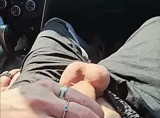 barefoot kontessa beach handjob blasts monster cum!