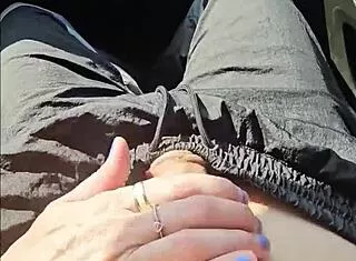 barefoot kontessa beach handjob blasts monster cum!