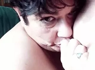 Chienne marie uro session pipe bondage slapped chained in toilet