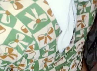 pembantu hijab hamil pasrah melayani nafsu majikan indah!!