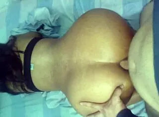 Padrastro Abusivo Abre Culo Ancho Deja Creampie en Doggystyle Anal