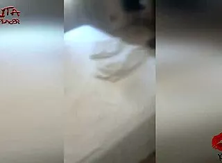 me sigue hasta el baño rogando por mi culito cremoso 🔥🍑💦😩