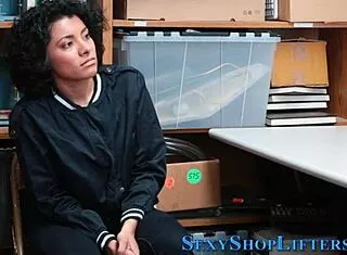 Jizzy latina teen caught shoplifting blows for release! 😜💦