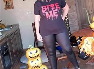 Moaning sexy mature's big ass shakes in pantyhose spandex