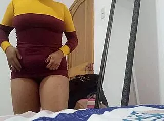 brunette big ass teen toys tight pussy to squirting orgasm alone