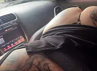 look at mamiimaldii sucking cock in the car windows down so everyone sees her big fat ass