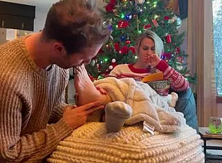 santa's got a thing for milf feet goddess toes 😍👅