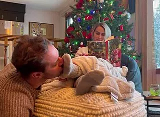 santa's got a thing for milf feet goddess toes 😍👅