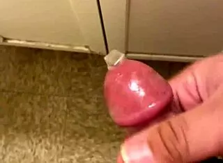 masturbating with a condom feels so good 😩💦 come watch me cum!