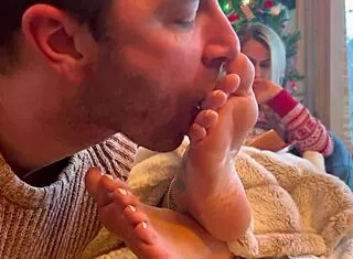 santa's got a thing for milf feet goddess toes 😍👅