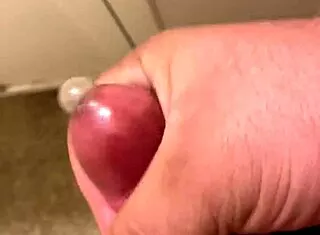 masturbating with a condom feels so good 😩💦 come watch me cum!