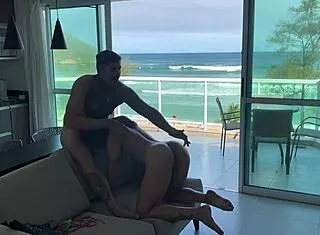 cheguei da praia cheia de tesao e gozei no pau