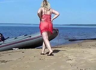 milf's juicy ass tempts on beach solo tease