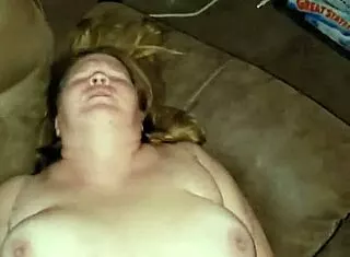BIG CREAMPIE fills hairy pregnant cougar deep!