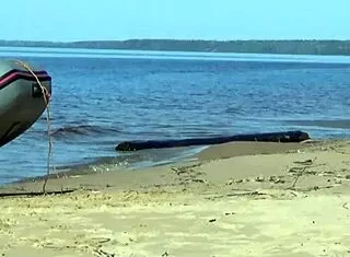 milf's juicy ass tempts on beach solo tease