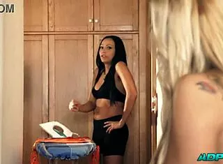 Boyfriend pleasures girlfriend right in front of her watching friend