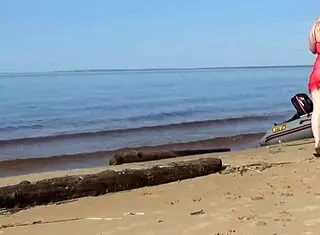 milf's juicy ass tempts on beach solo tease