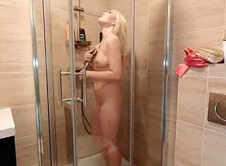 wanna roleplay roommate with my pink czech pussy, blonde lovita?