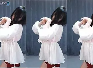 Cute Korean Babe Twerks Her Big Tits Wildly