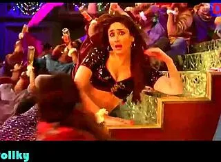kareena's hottest navel tease with those big indian milf tits