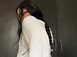 mi hermanastra entra mi cuarto pa follar y pide corrida en su cara tatuada