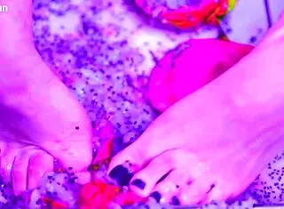 goddess bare toes crush juicy fruit closeup fetish 😈👅🍑