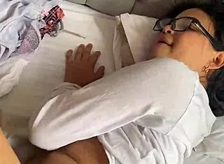 mi hermanastra entra mi cuarto pa follar y pide corrida en su cara tatuada