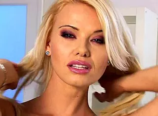 Bombshell Caylian Curtis Masturbates Outdoor Public Blonde Curvy