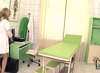 sophia knight spreads pussy wide with speculum exam