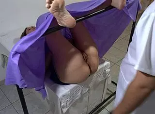EXAM makes patient SQUIRT and orgasm on gyno table