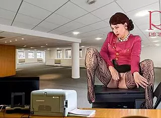 oh man, naked secretary shows boss her pussy tits n masturbates cunt...