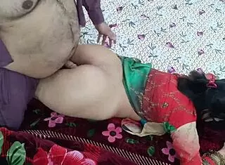 desi housewife takes hubby's old cock deep 😏💦