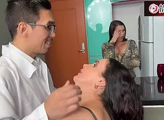 agatha mama luiza ambiel fodeda no banheiro!