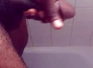 black amateur skeet showers big tits in solo bath