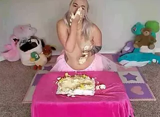 i'm your abdl cake sitting princess ready to smother