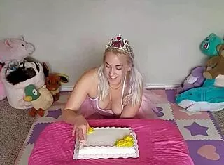 i'm your abdl cake sitting princess ready to smother