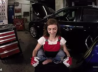 Hey Tera Link offers hot extra sex services in her car!