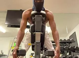 flex those biceps to lift ladies mid fuck 💪😏