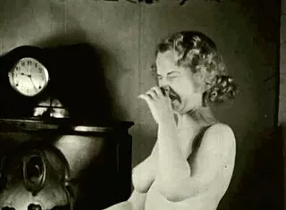 mommy's hairy vintage pussy craves your cock 😈🍆