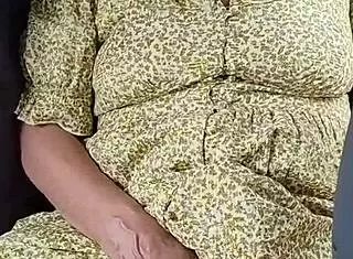 omg my dirty slut wanks hard in car...